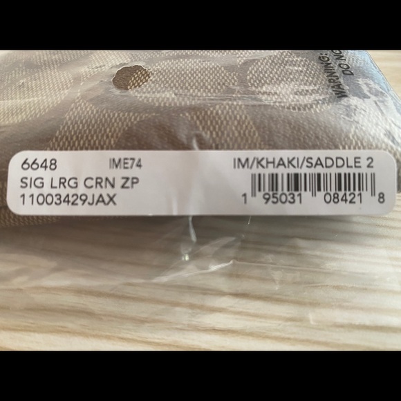 Coach Lge Corner Zip Wristlet In Signature Canvas - Picture 4 of 4